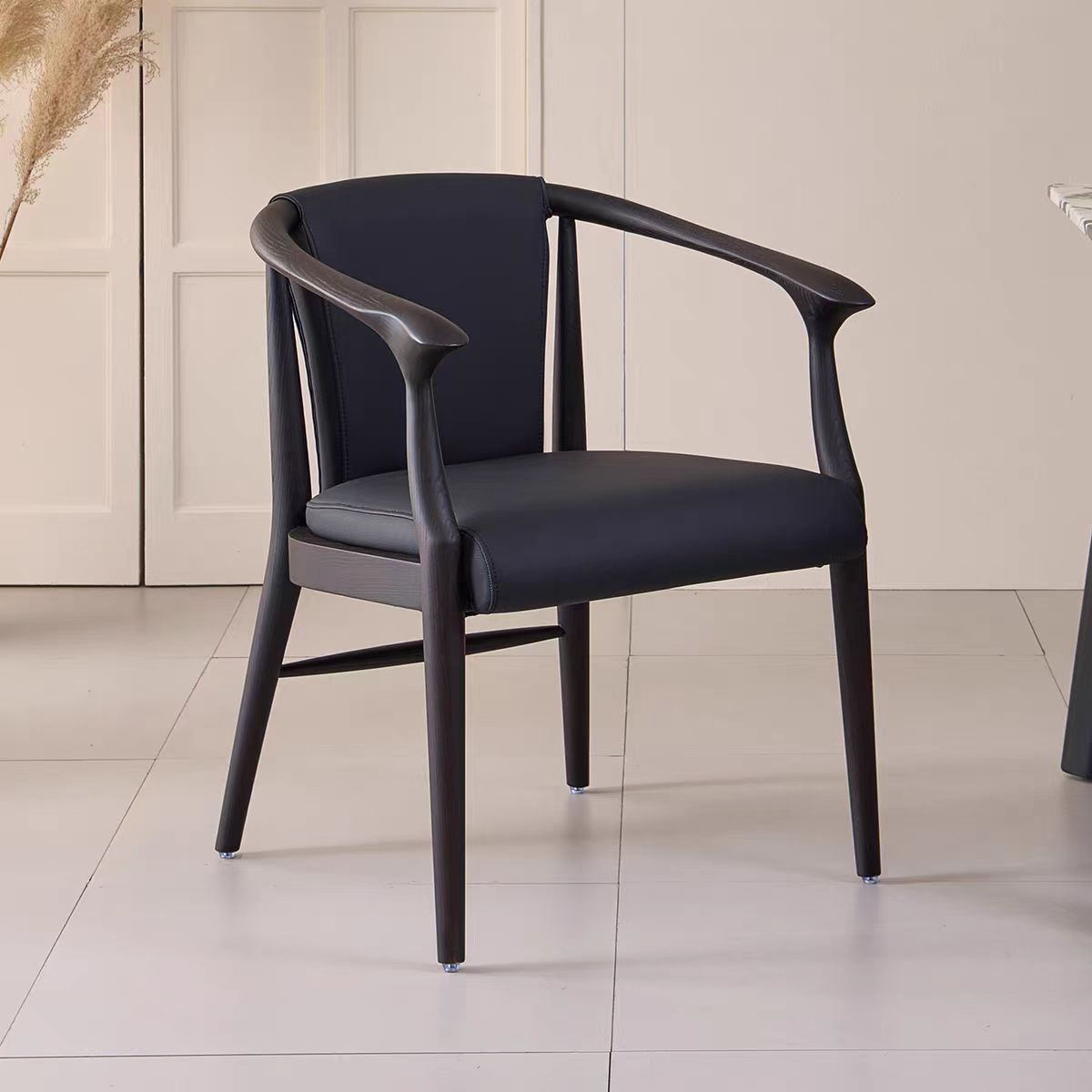 Gaoliang Dining Chair with Armrests Solid Wood Frame Genuine Leather Dining Chair OEM/ODM (YZ209)