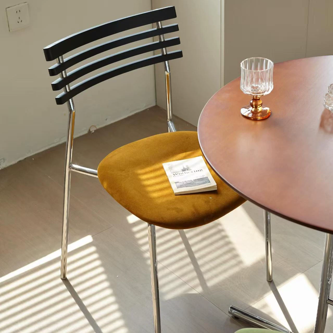 YZ243 (1) Gaoliang Dining Chair Modern Nordic Dining Room Chairs Metal OEM/ODM (YZ243)