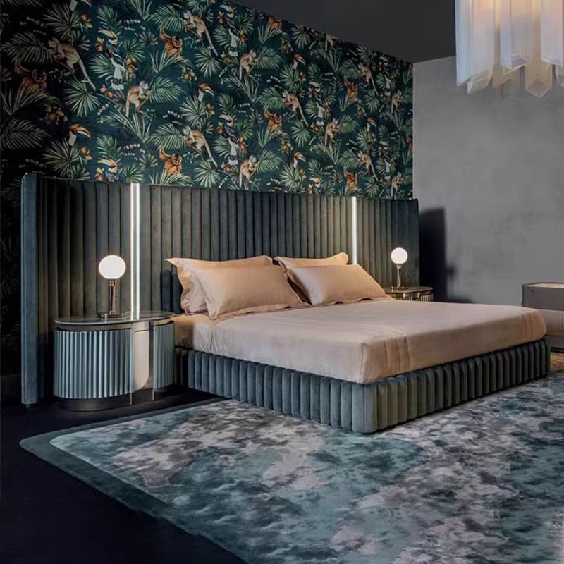 Gaoliang Bed Italian Luxury Modern Winged Design Tall King Size Bed OEM/ODM (HRC07)